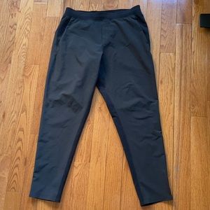 Lululemon sweatpants size xl black two toned workout exercise